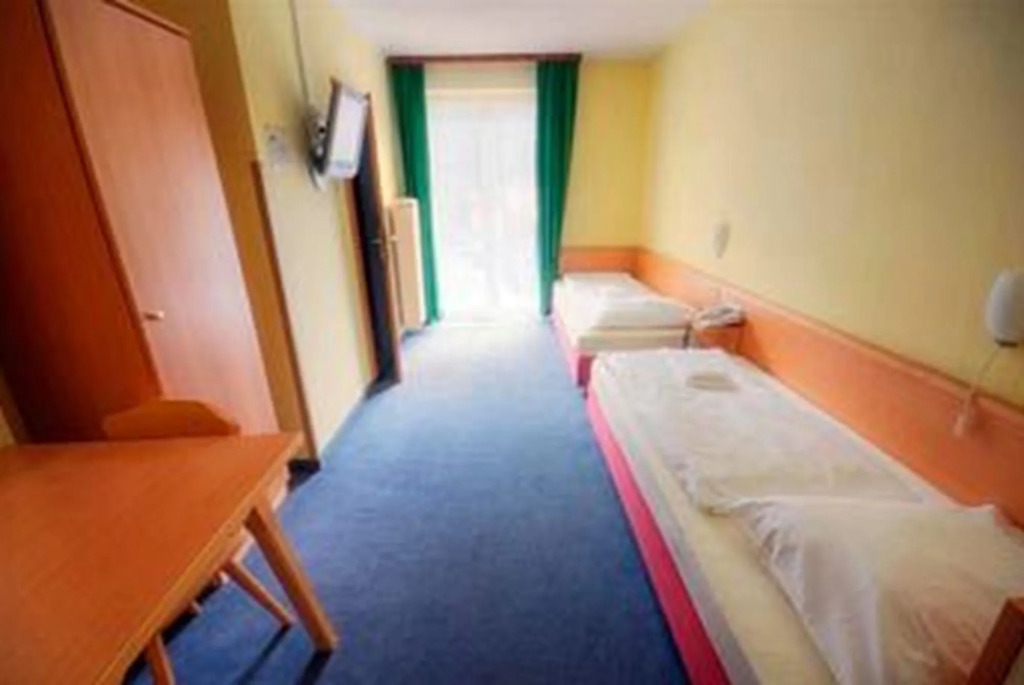 Euro Youth Hotel & Krone