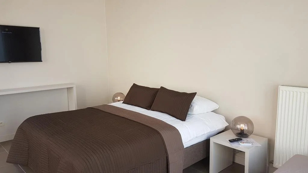 B&B Charles Cabour
