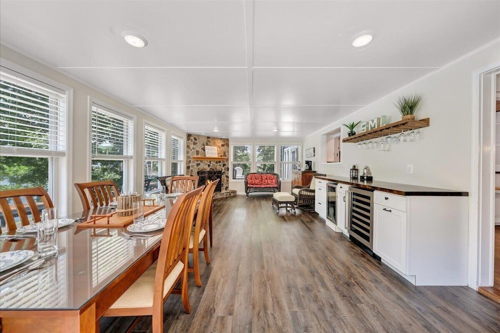 Scenic Point - Private Lakefront Home w/ Dock, Fire Pit, Outside Shower & Hot tub
