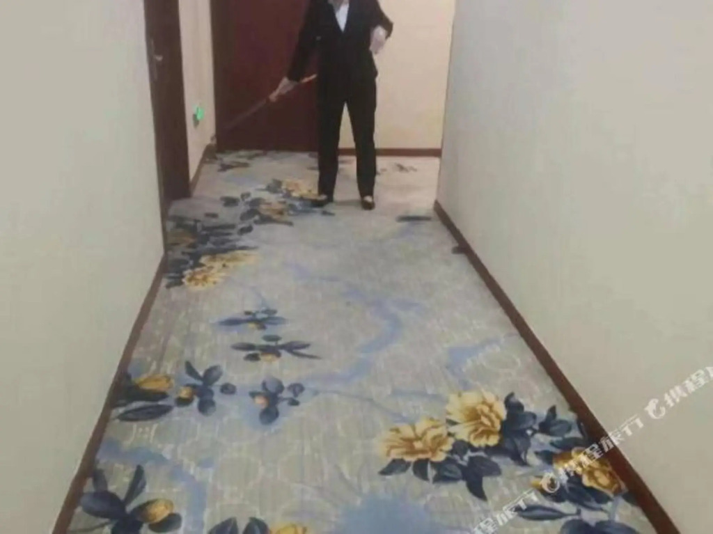 Sunshine Holiday Hotel