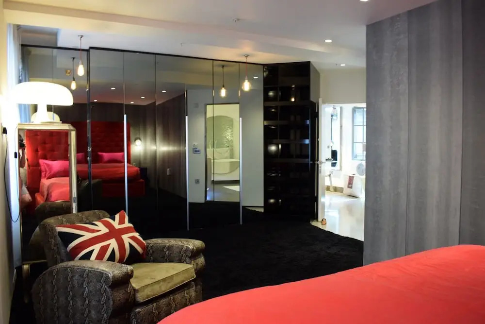 Modern 3 Bedroom Apartment In Soho