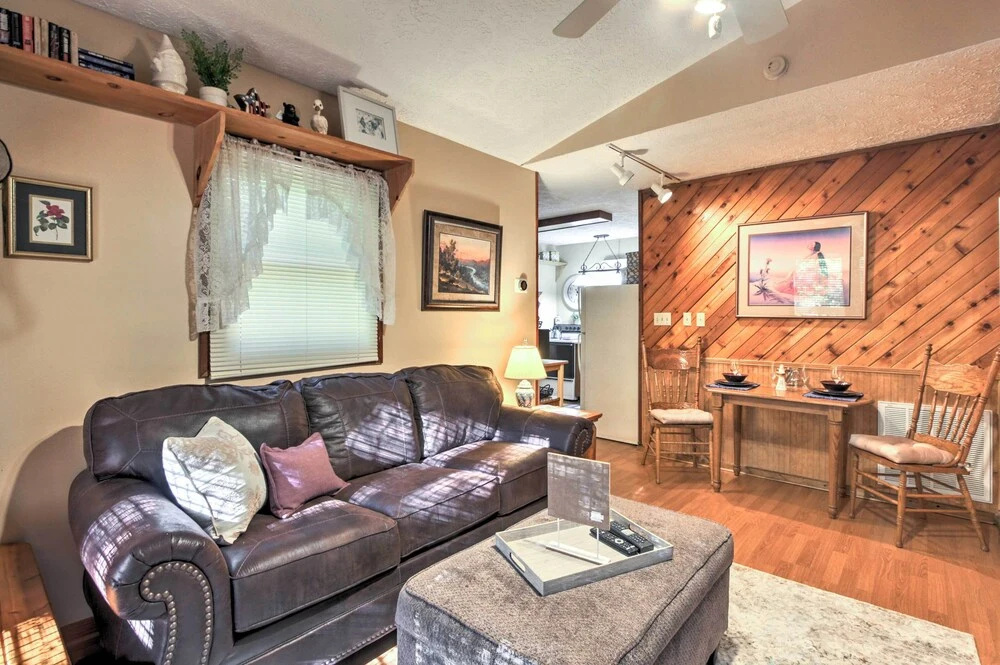 Gatlinburg Home w/ Hot Tub ~ 4 Mi to Town!