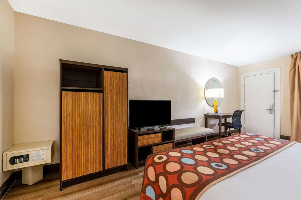 Super 8 by Wyndham Homestead Florida City Gateway to Keys