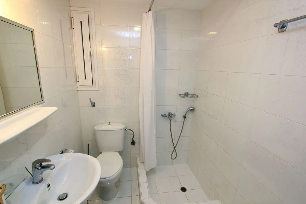 Triton Hotel Piraeus