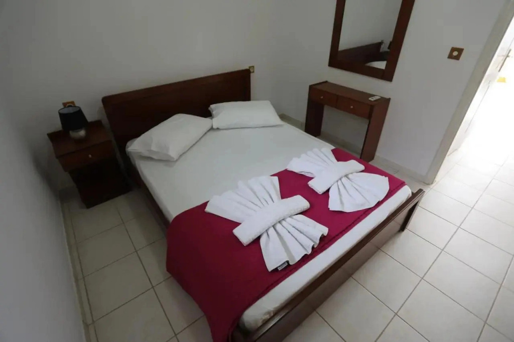 Eretria Cozy Home - Spacious Garden Retreats