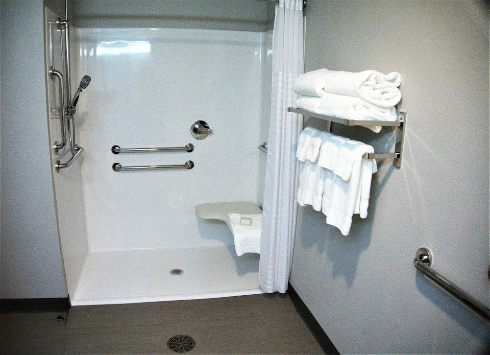 Brookstone Inn & Suites