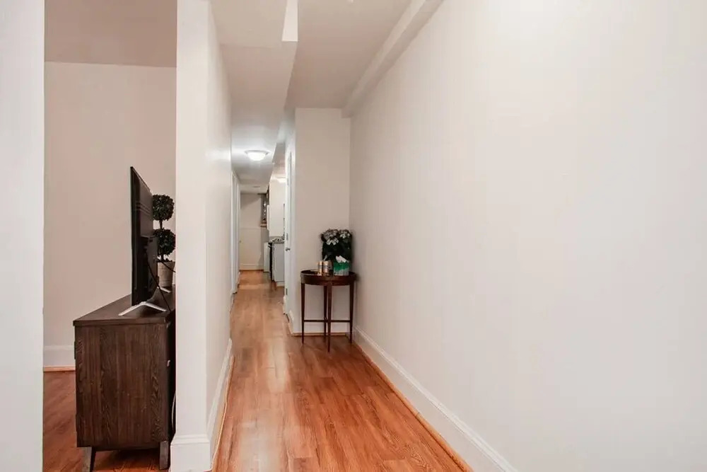Quaint DC Private 1-br Walk to Metro-rail Subway