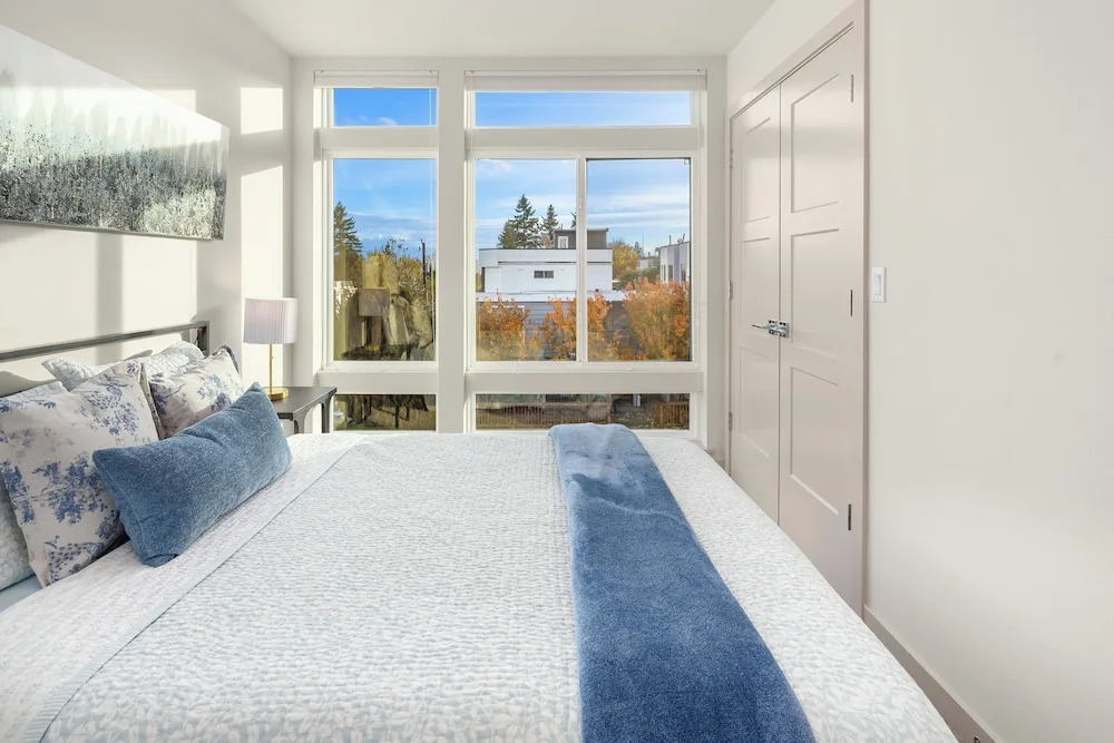 Lake View Townhouse
