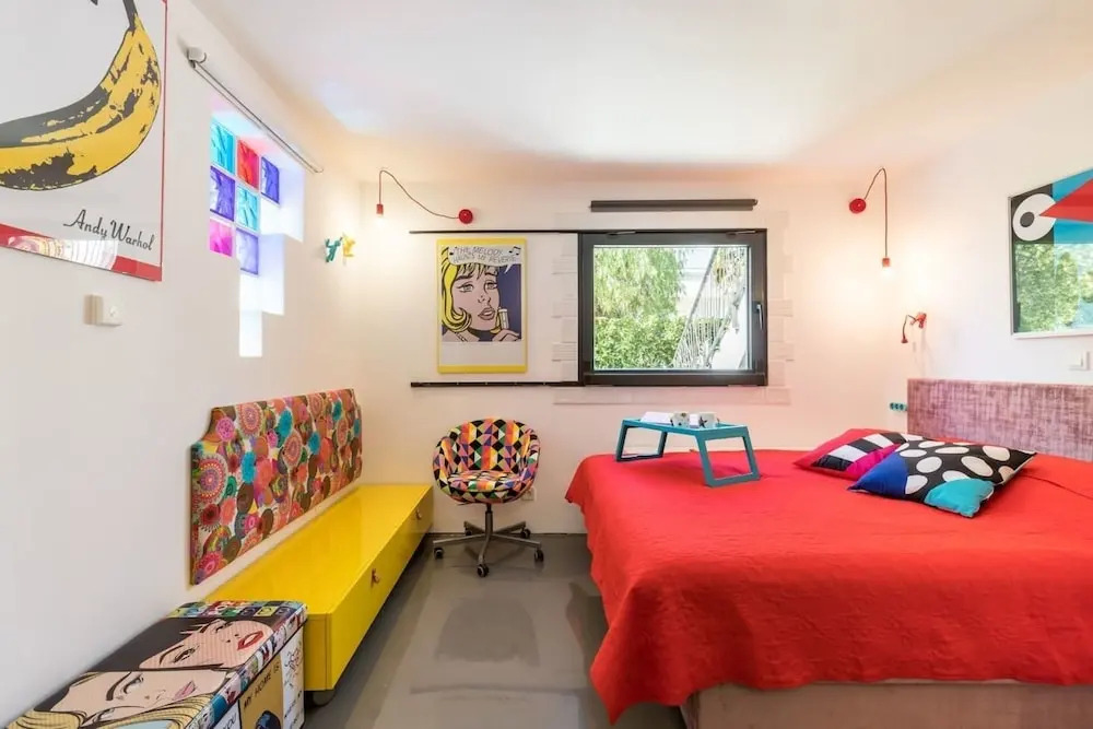 Sleeps 8 Pet friendly Garden & Roof Terrace