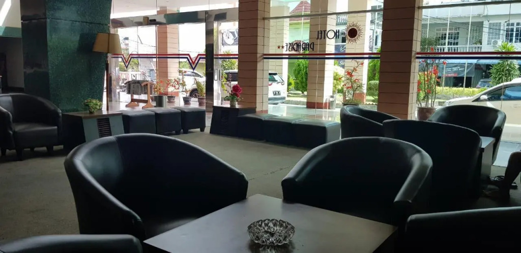 Paradise Hotel