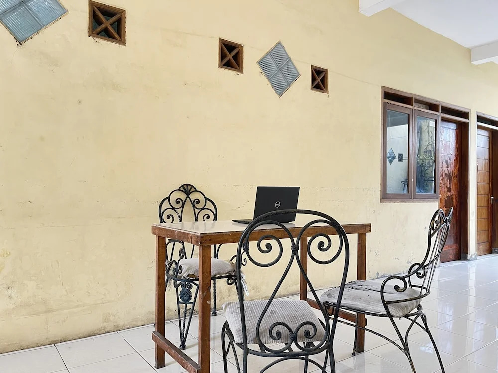 OYO Life 93398 Sudimoro Guest House Syariah
