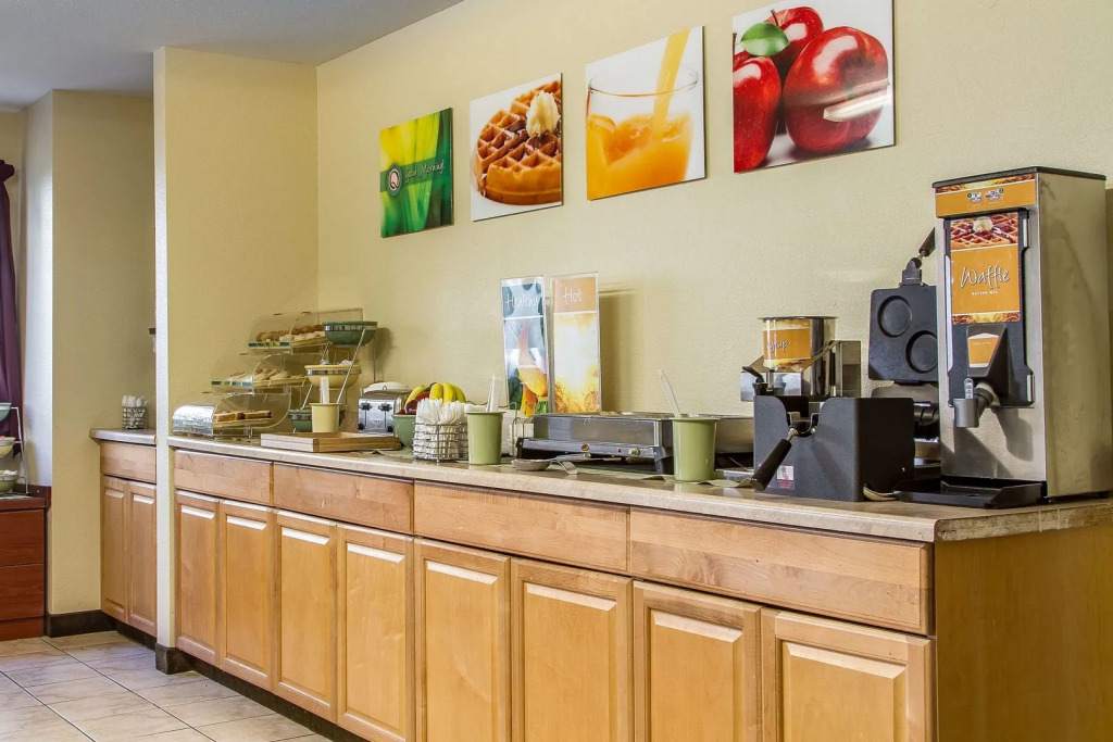 Econo Lodge Inn & Suites Santa Rosa South