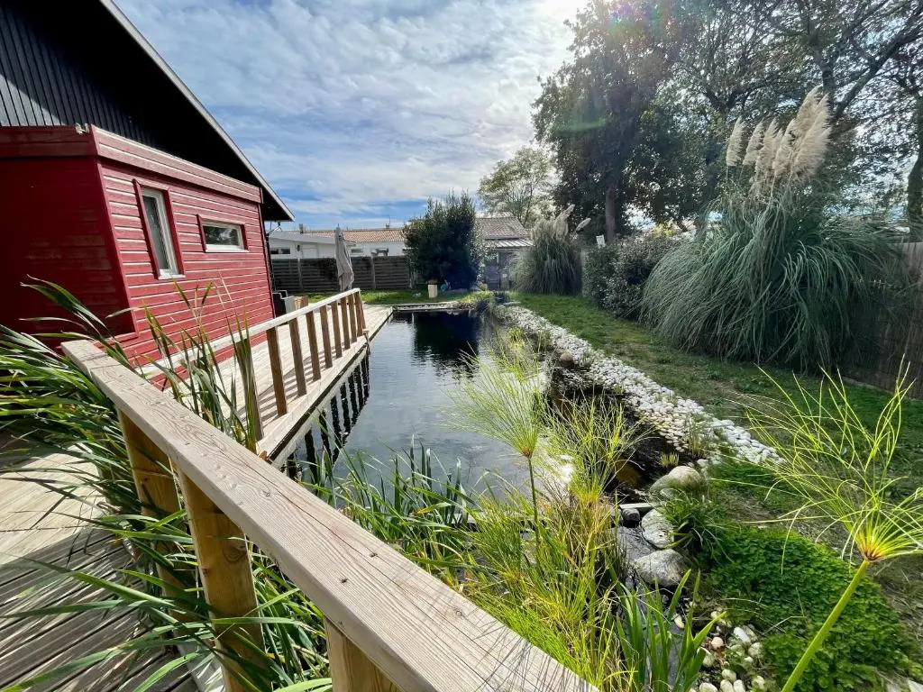 Maison du sentier du littoral et sa piscine naturelle