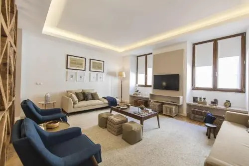 Lovelystay - Downtown 2Bedroom Wonder