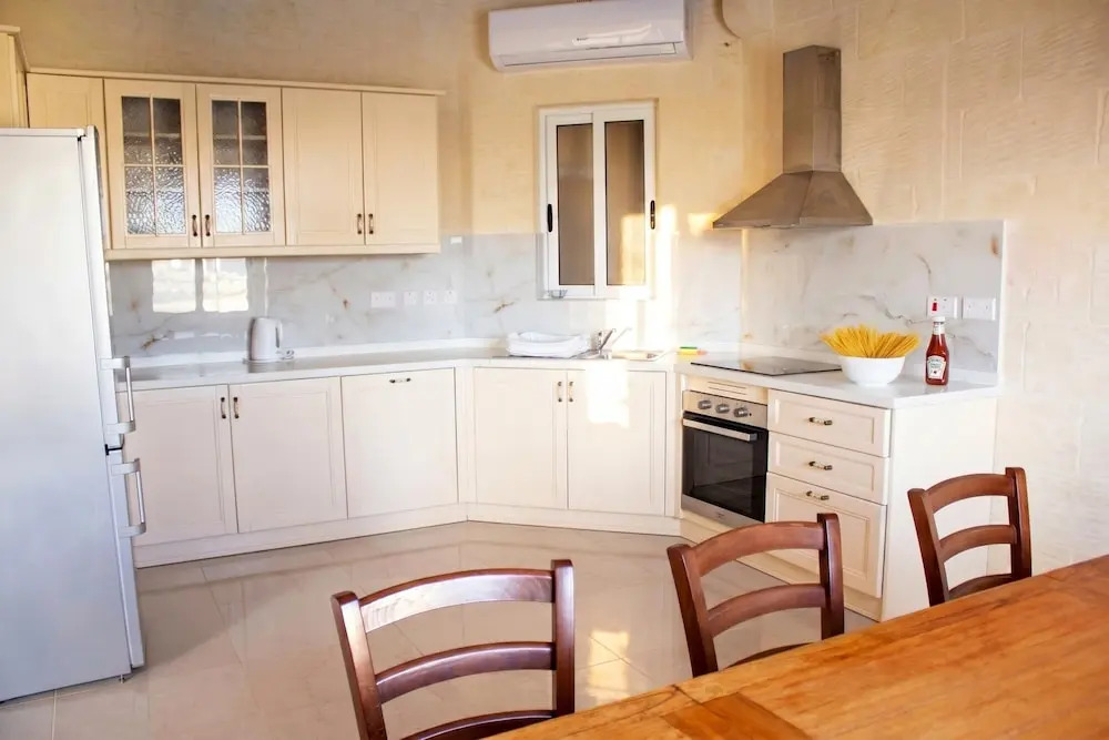 Kenn Gozitan Villa and Pool