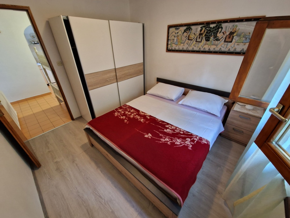 Apartments Zlatko