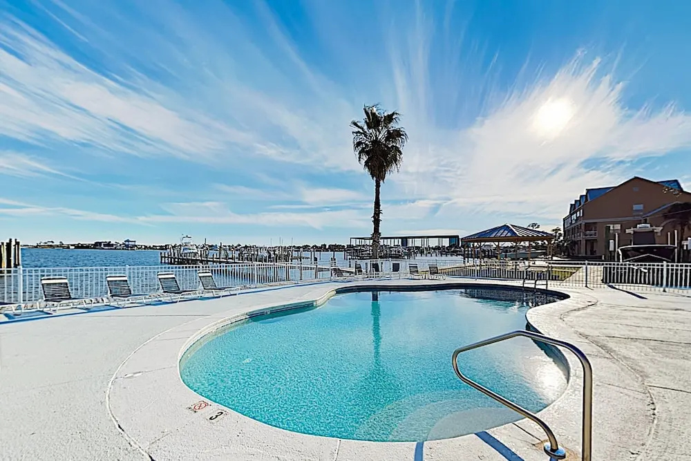 Walker Key Getaway W/ Pools, Marina & Boat Slip 3 Bedroom Condo