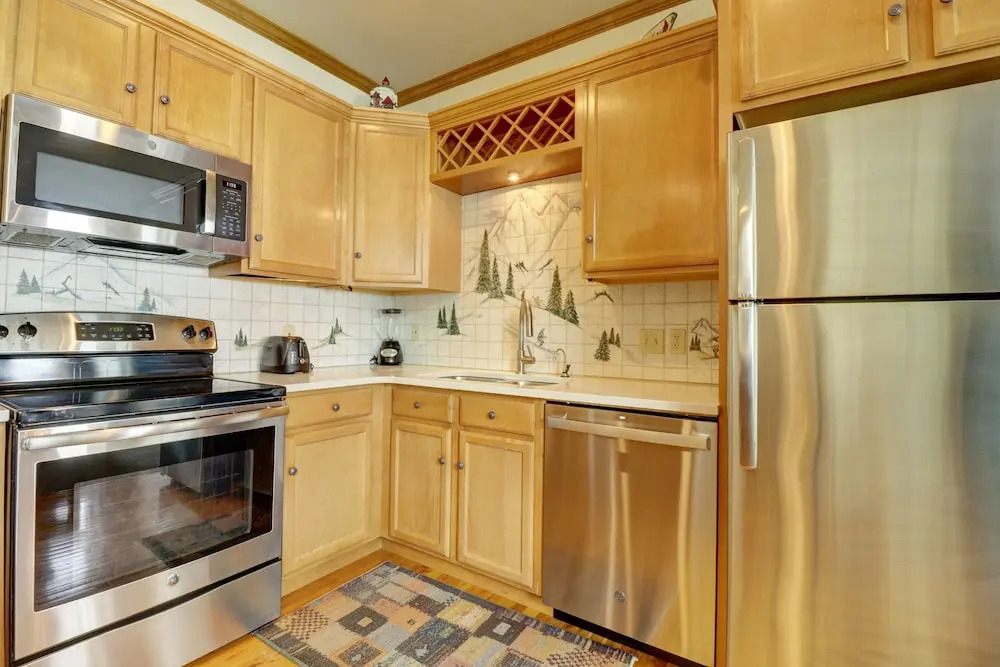 Er9 Elk Run 4 Bd 4.5 Ba 4 Bedroom Townhouse by RedAwning