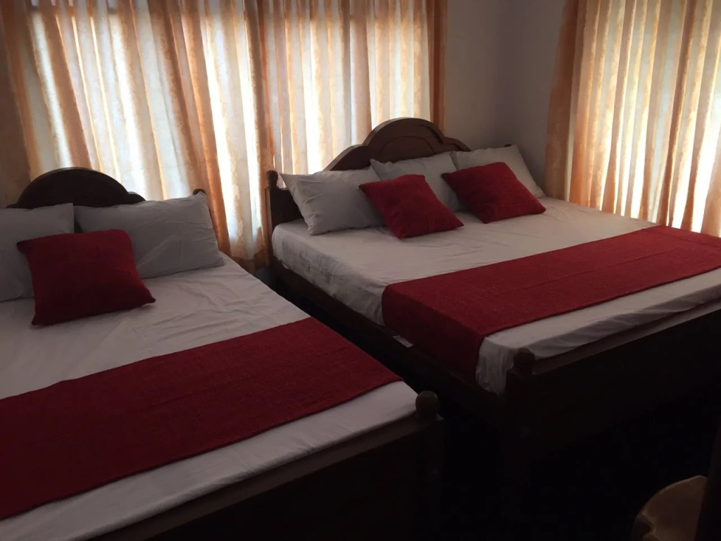 Yaarl Holiday Inn