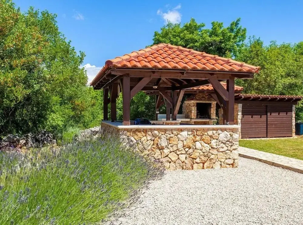 Villa Tara with beautiful heated pool by Villas Gu