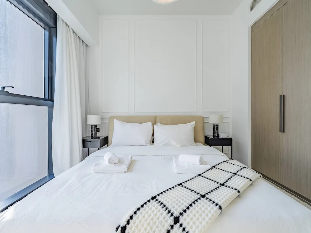 The Elevated Abode 1BHK Apt in Downtown