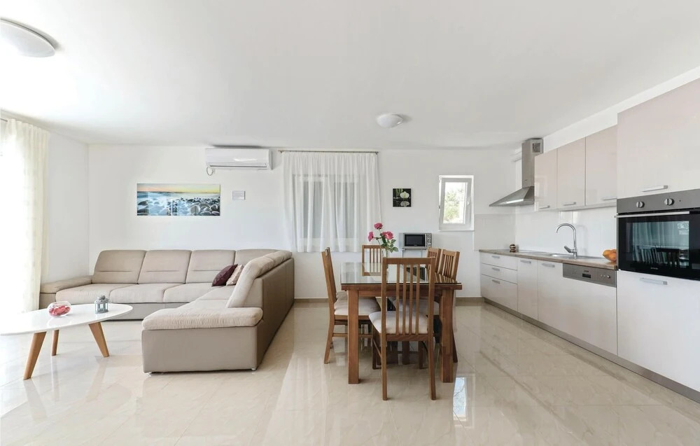 Six-Bedroom Holiday Home In Rogoznica