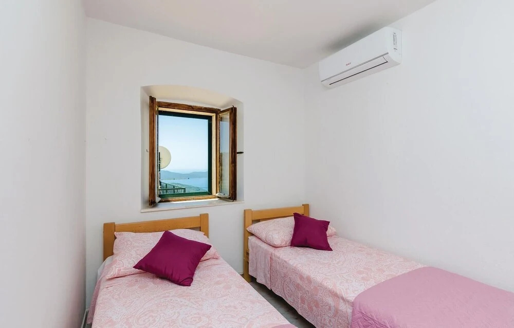 Stunning Home in Slano With Wifi, 2 Bedrooms and Outdoor Swimming Pool