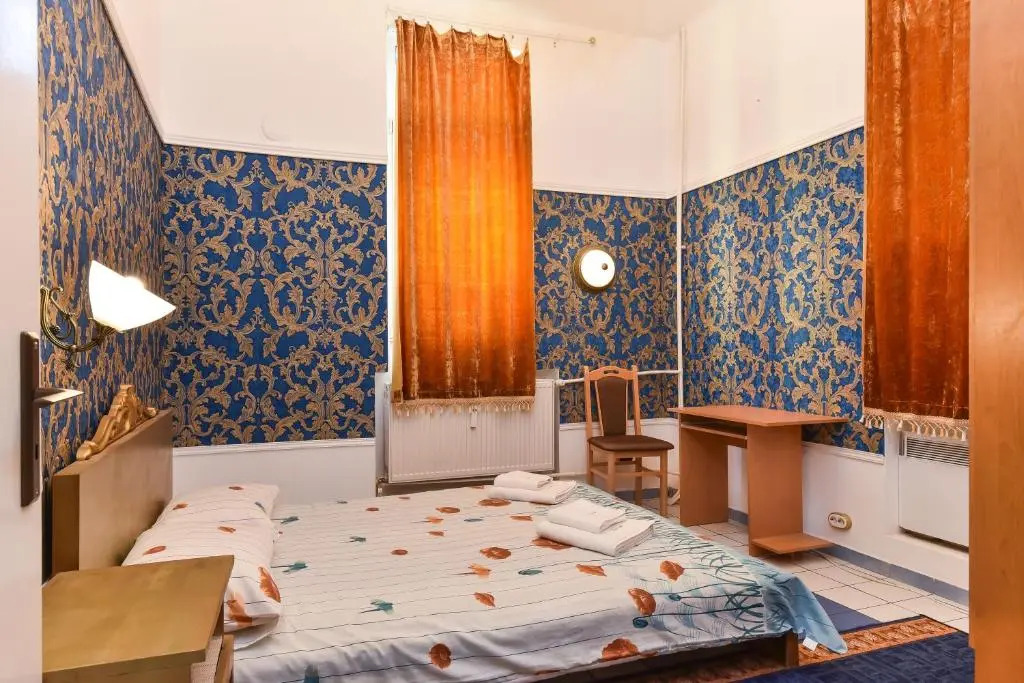 Historical Lion's Bridge 1-Bedroom Apartment