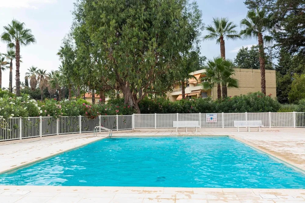 Superb 2 bedrooms flat for 4 people in residence, swimming pool, parking