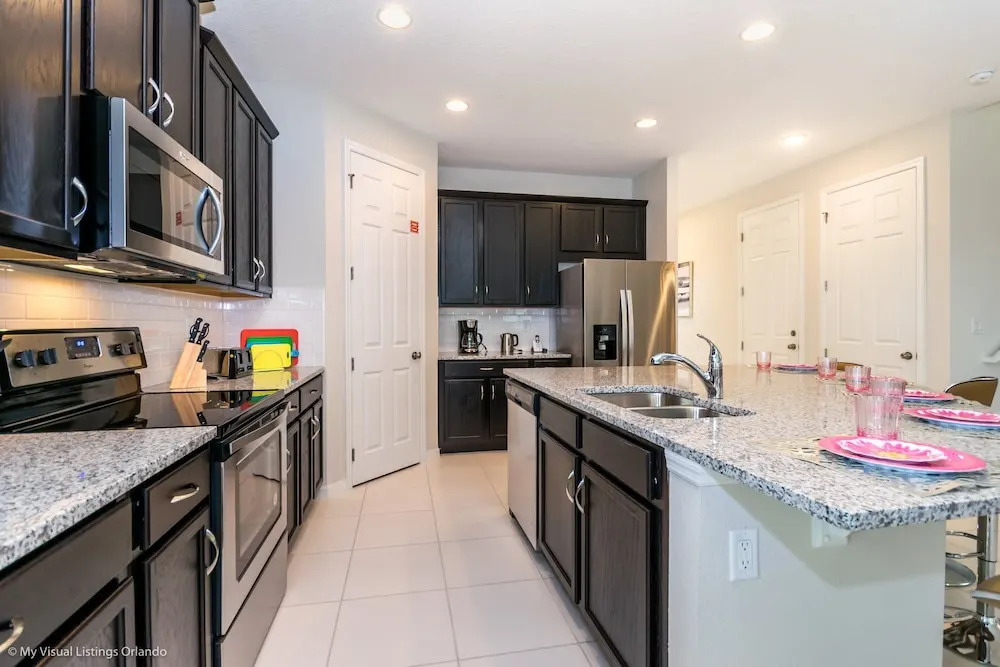 Brand New 7 Bedroom Private Pool Near Disney