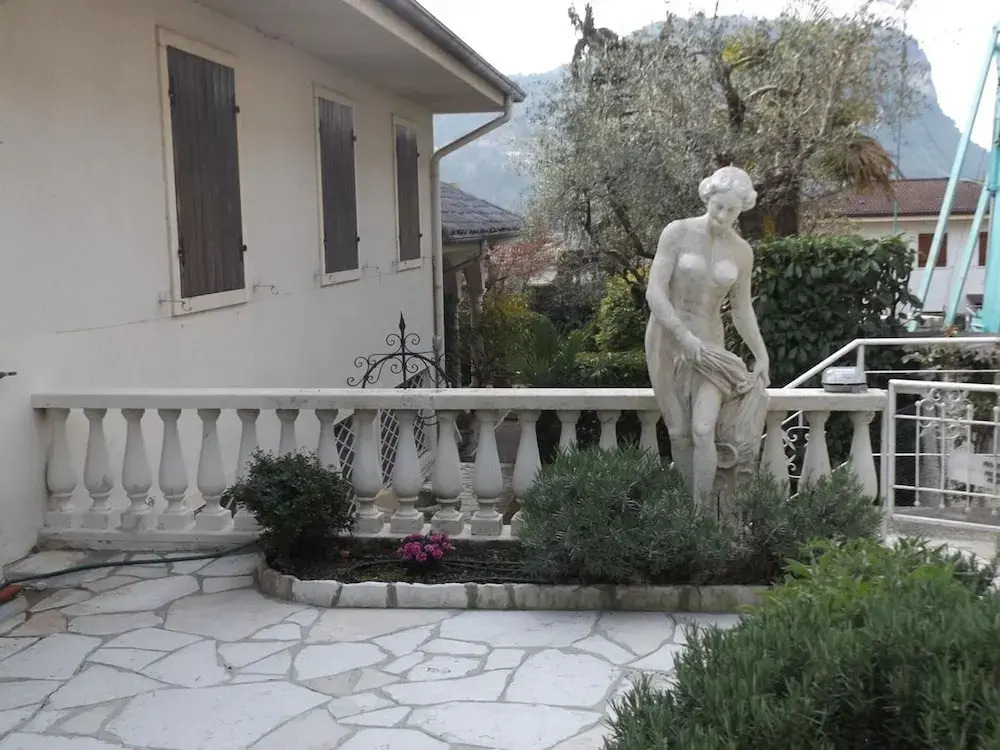 Villa in Garda With Private Pool & Lake Nearby