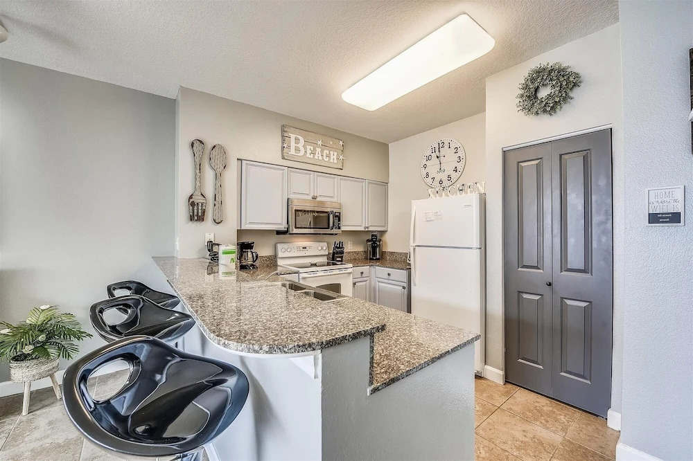 Shores of Panama 1704 - 2 Bedroom + Bunk Room . Updated! Res. Parking 2 Condo by RedAwning