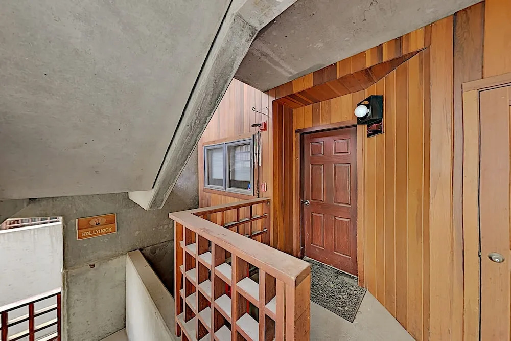 15tru1zs 2 Bedroom Condo