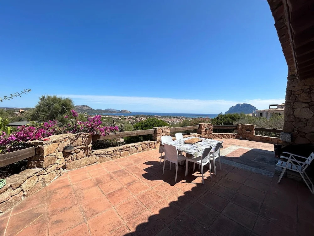 Villa Sleeps 12