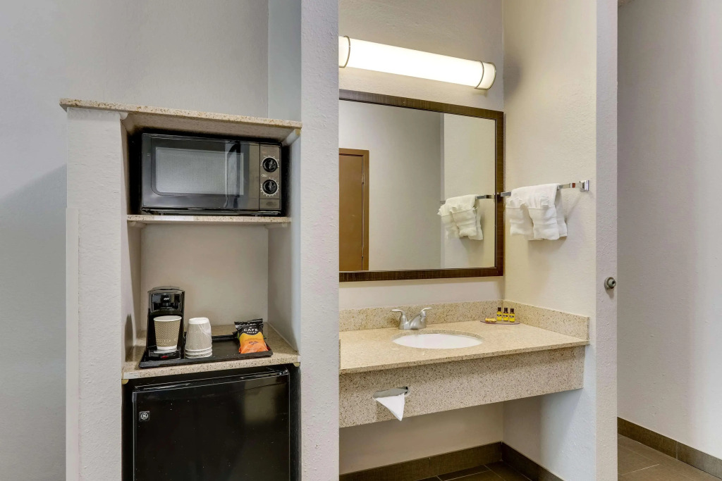 Best Western Plus University Inn & Suites
