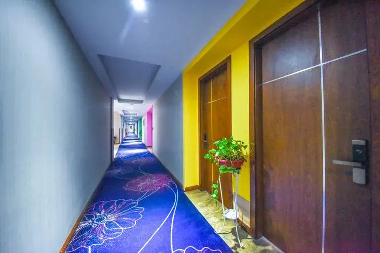 Huaxiang Shengshi Hotel