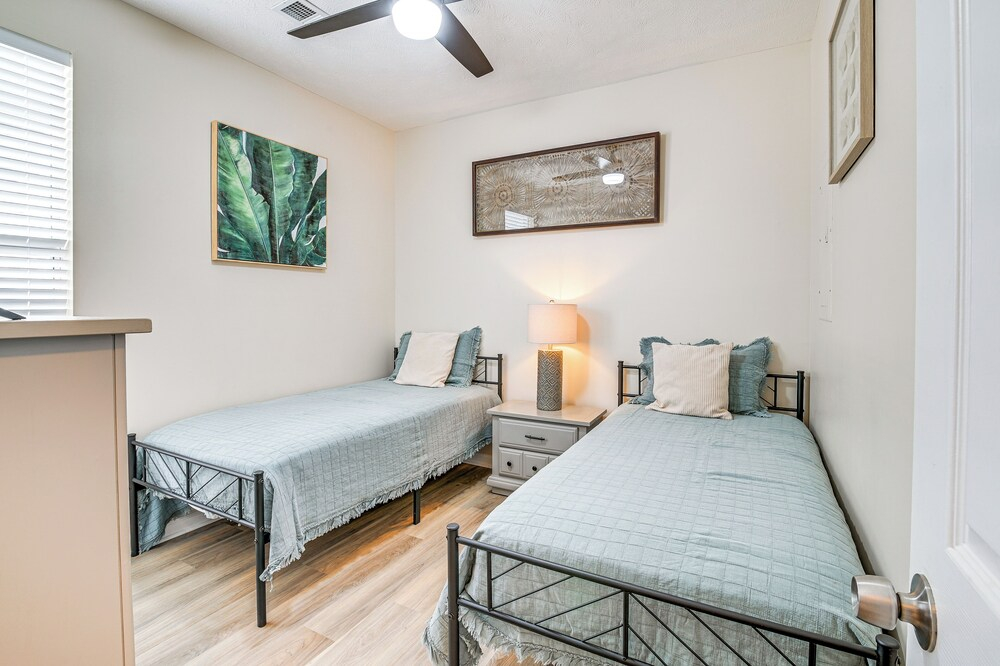 4 Mi to Ocean: Breezy Golf Condo in Myrtle Beach