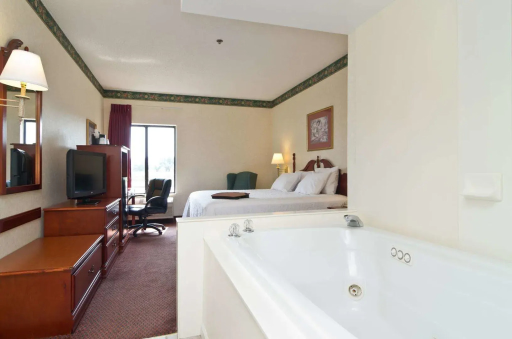 Spark By Hilton Newcomerstown