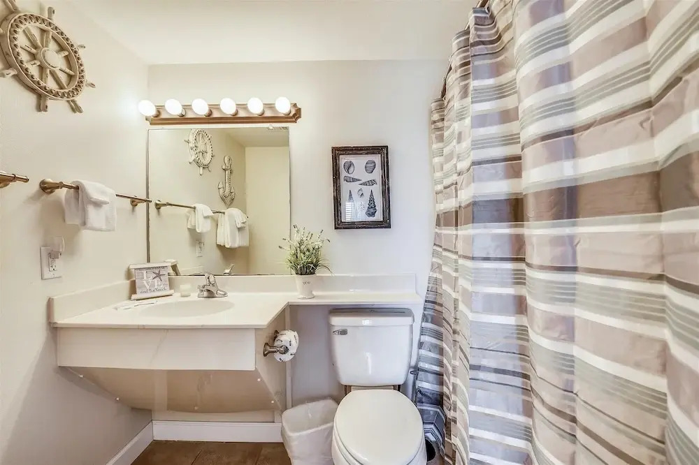 Shores of Panama 1704 - 2 Bedroom + Bunk Room . Updated! Res. Parking 2 Condo by RedAwning