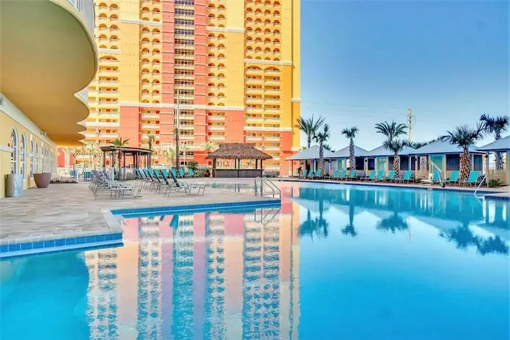 Fall Retreat Condo w Heated Pool Hot tub Pier Pk