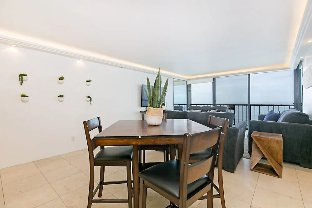 New Listing! Pacific Vista Beach W/ Pool 1 Bedroom Condo
