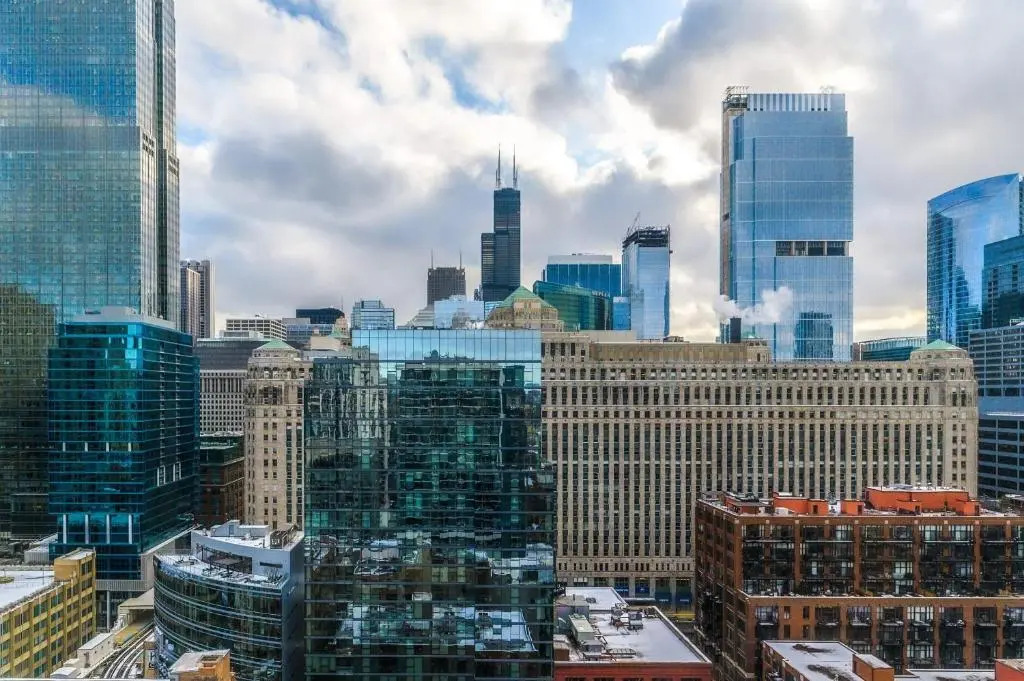 2BR/2BA Brand New Executive Luxury Suite w/ Rooftop Pool, Gym and Balcony by ENVITAE