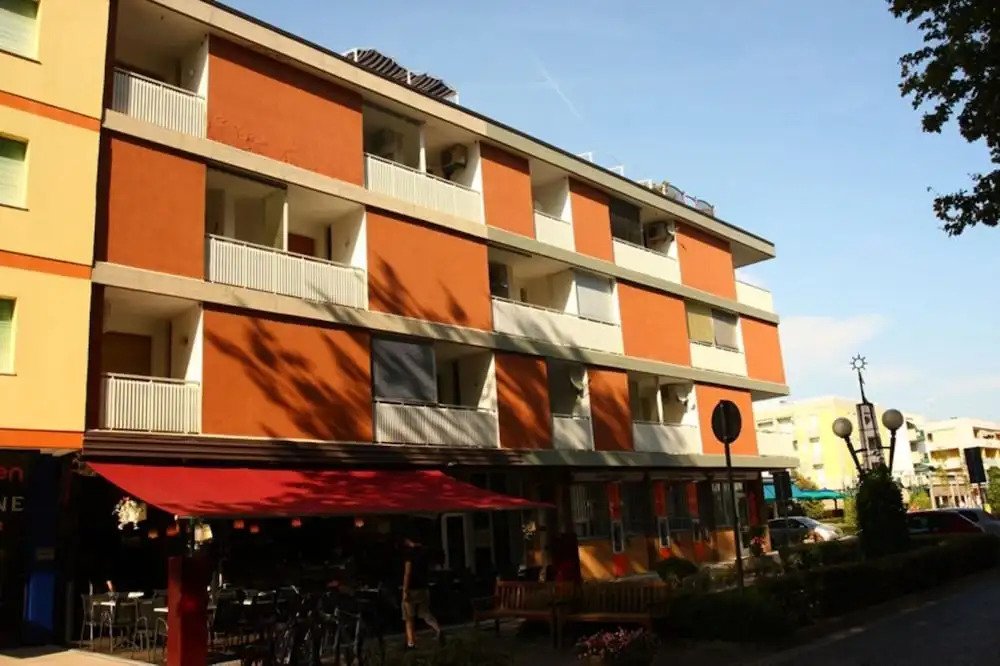 Beachside Flat With Balcony