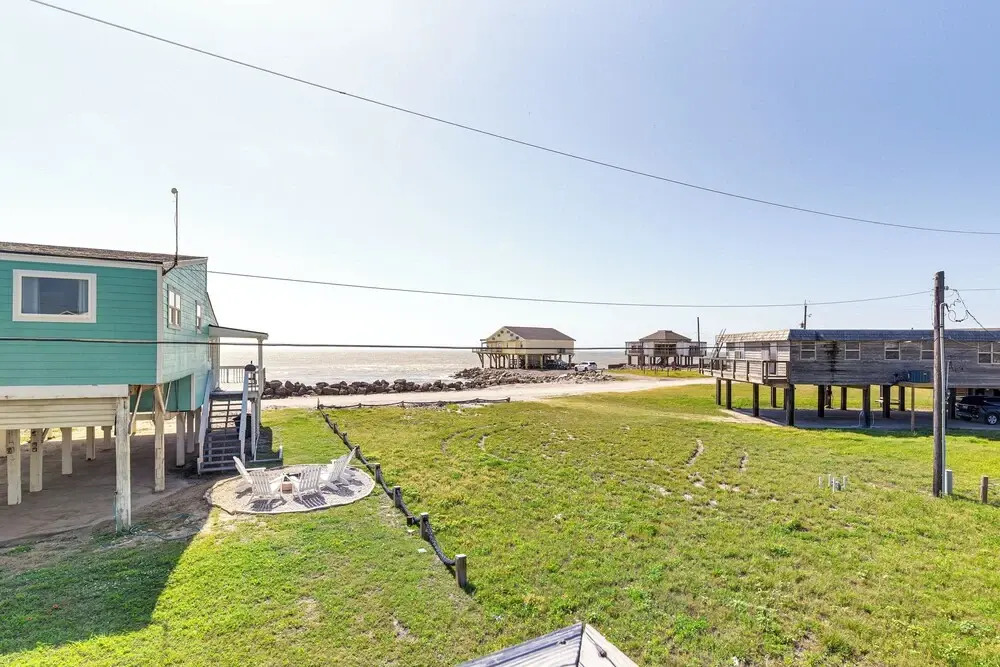 Walk to Beach: Family Getaway By San Luis Pass!
