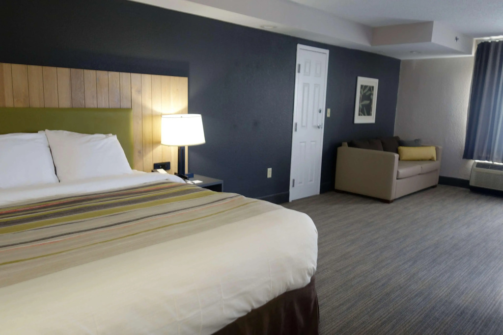 Country Inn & Suites by Radisson, Pigeon Forge South, TN