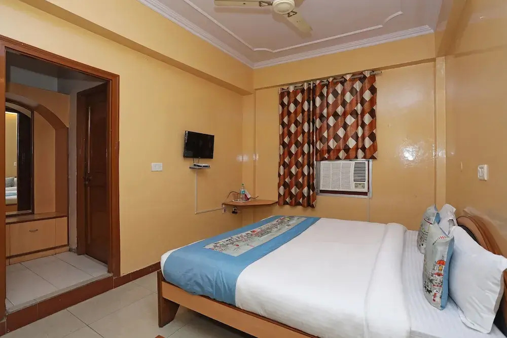 OYO Flagship 10282 Hotel Rishi