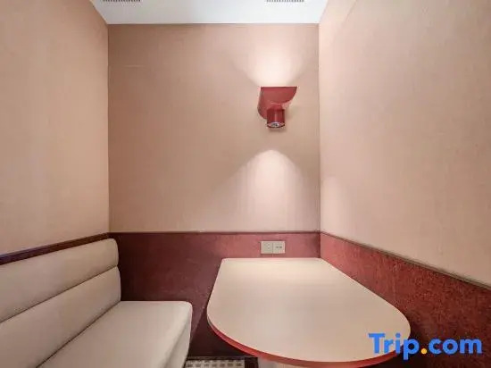 Hello Dongqian Lake Metro Station Hotel