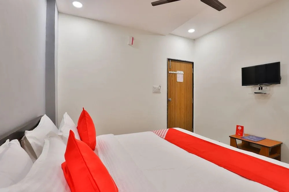 OYO 16675 Hotel Shri Krishna Inn