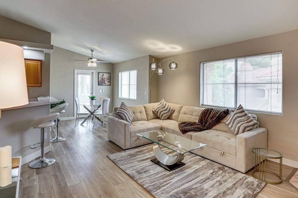 Long-term Ready! Green Valley Condo w/ Pool Access