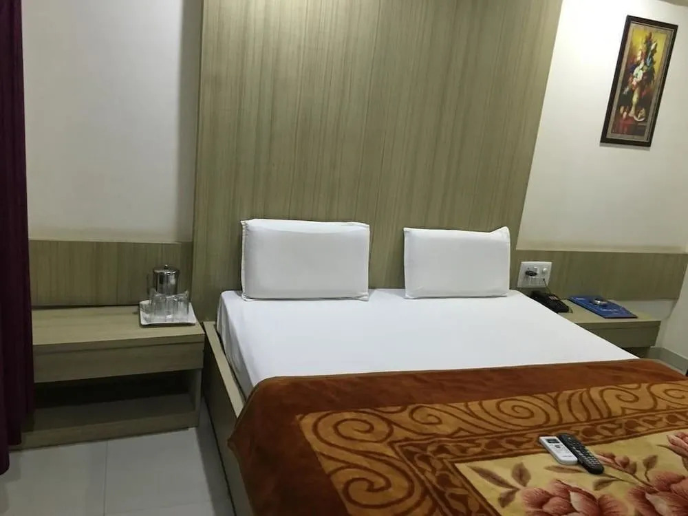 JK Rooms 101 Hotel Asian Inn